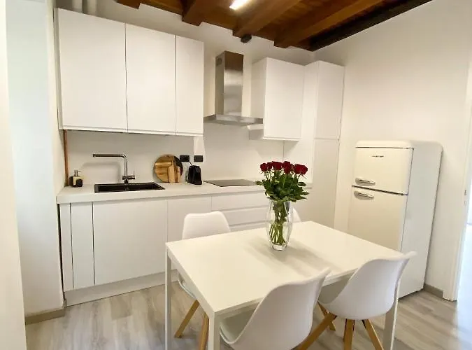 Nagi Apartment Carate Urio